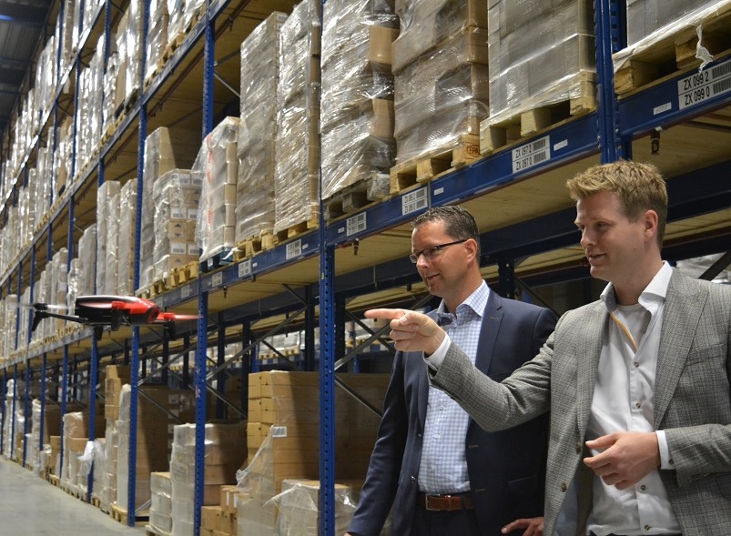 Koopman Cargo in Hoogezand telt voorraad met drone